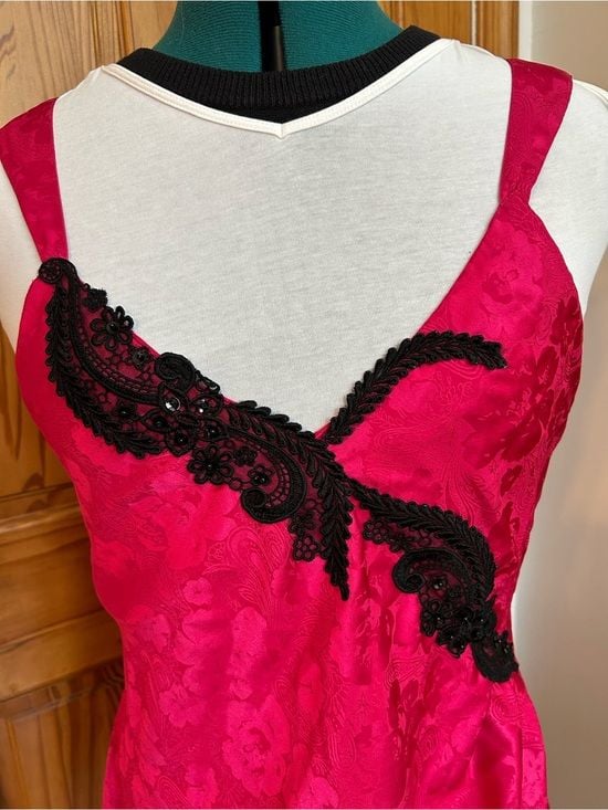 Vintage Gold Label Victoria's Secret Hot Pink Slip with Black Lace Accent 4