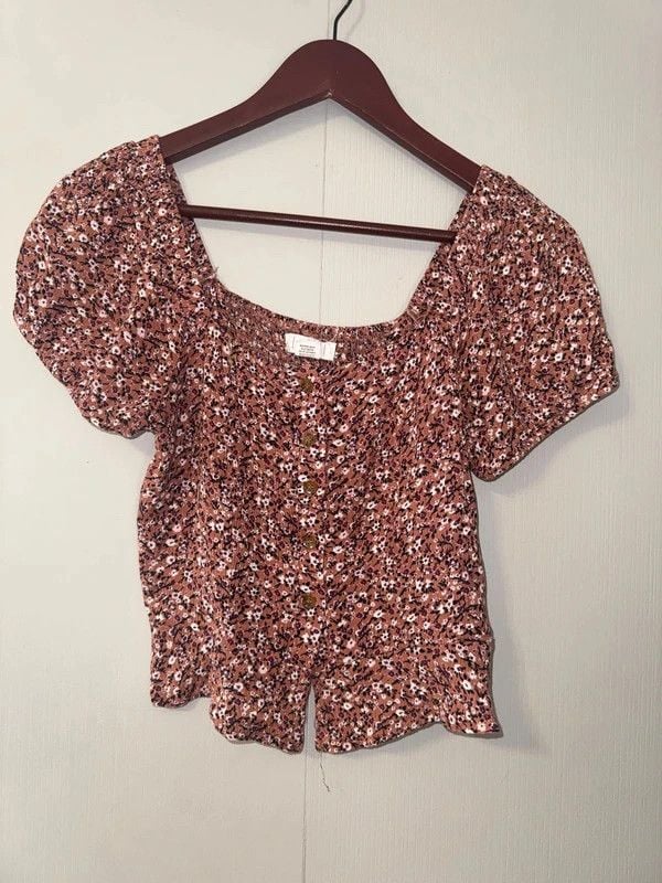 Ivy & Main Butterfly Cut Crop Top 2