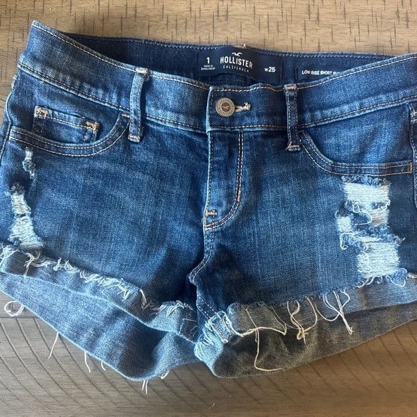 Hollister Low Rise Short Shorts