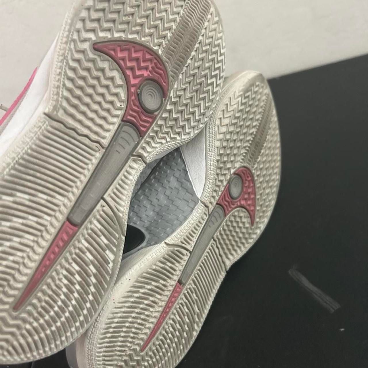 Nike Sabrina 2 'Lily' Youth Size 4.5Y Basketball Sneakers 7