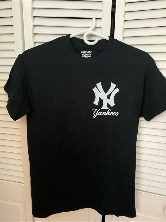 Gildan Black Tee with White Yankees Logo 2