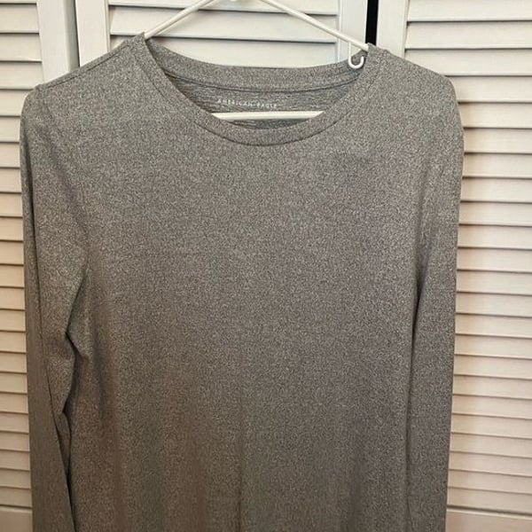 American Eagle Outfitters Gray Long Sleeve Crewneck Top
