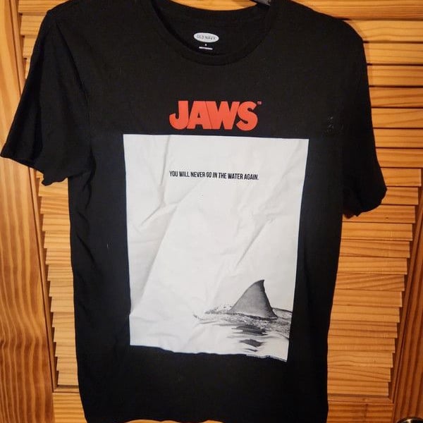 • Vintage Old Navy Jaws Movie Graphic Tee Shirt Black Small