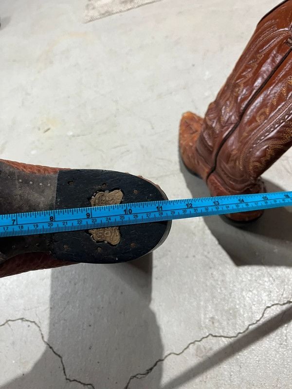Vintage alligator skin cowboy boots 10