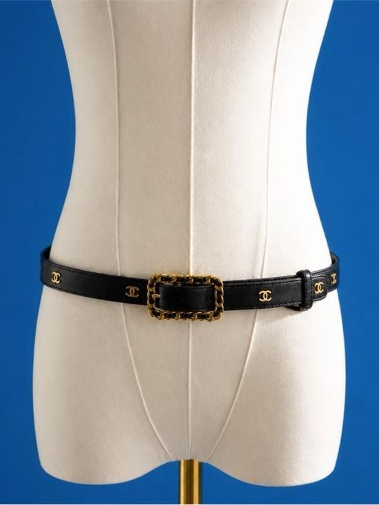 AUTHENTIC VINTAGE CHANEL Black Leather Belt wit -Detail Buckle and CC Motifs 3