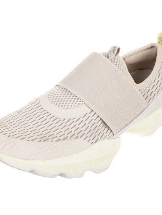 Sorel Slip-On Women’s Athletic Sneaker size 6&1/2 2