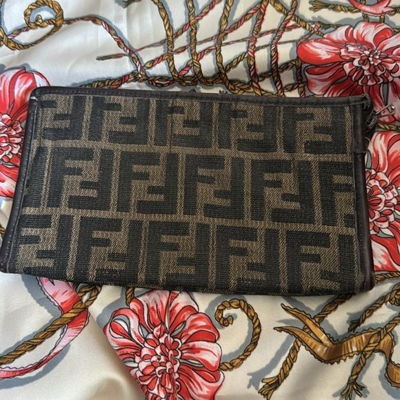 Vintage Fendi make up bag 3