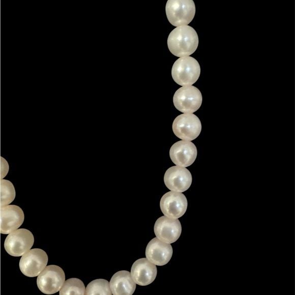 2 strands of freshwater pearls $60 I’m a jeweler request an item I’ll post. 2