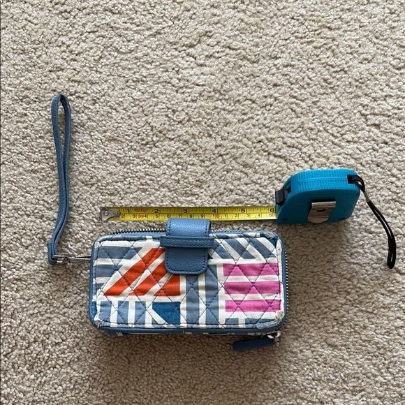 Vera Bradley ~ "Geo Medallions" ~ RFID Wristlet 3