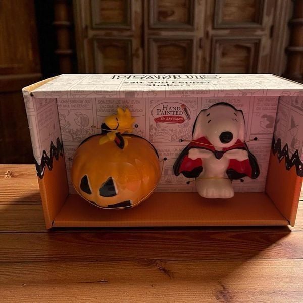 Vintage Peanuts Snoopy and Woodstock Halloween Pumpkin Coin Bank 1
