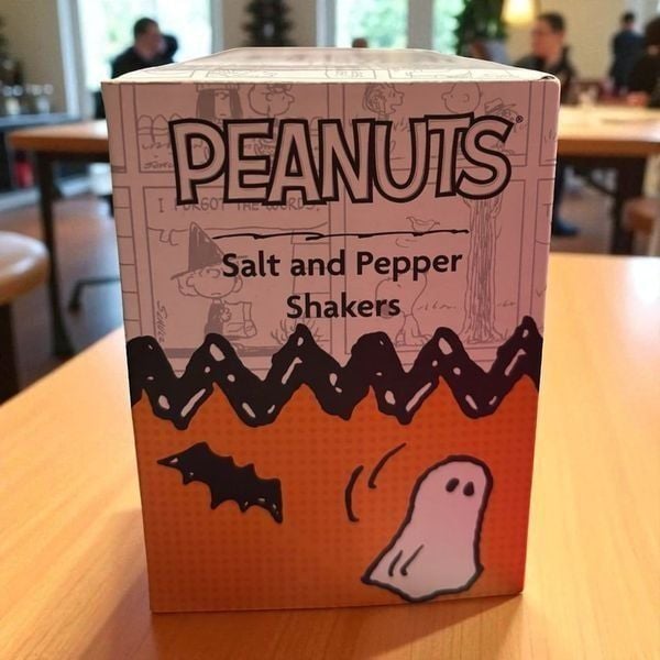 Vintage Peanuts Snoopy and Woodstock Halloween Pumpkin Coin Bank 4