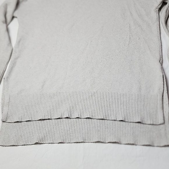 Tahari T Size Medium Grey Sweater 3/4 Sleeve 8