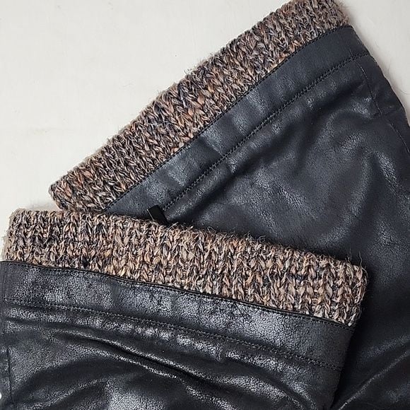 Torrid Boots 9 Wide Knee High Black Sweater Trim Faux Leather Zip Strappy Buckle 7