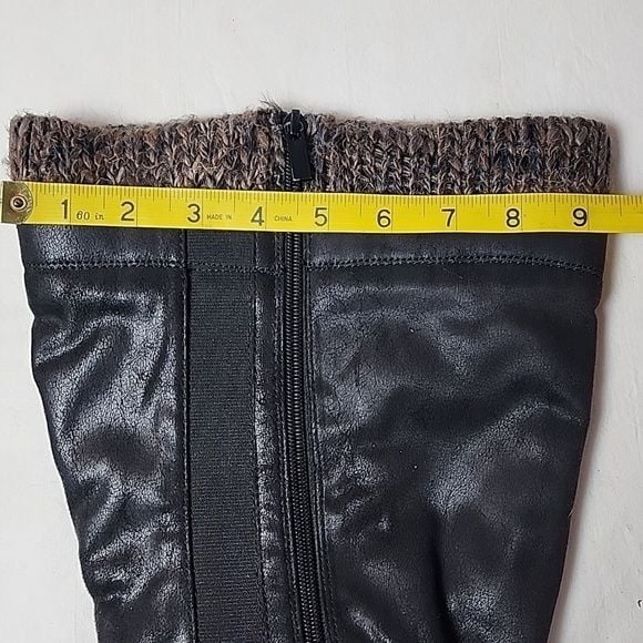 Torrid Boots 9 Wide Knee High Black Sweater Trim Faux Leather Zip Strappy Buckle 12