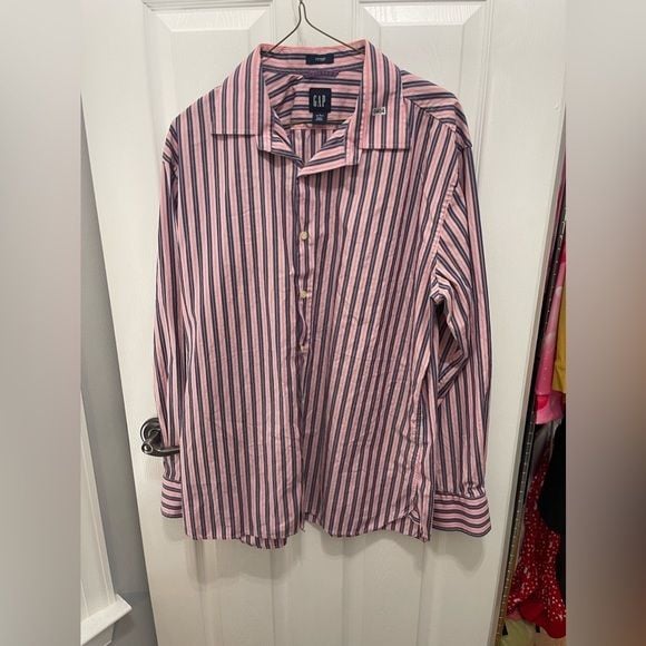Gap men’s button down shirt large pink and blue striped fitted 2