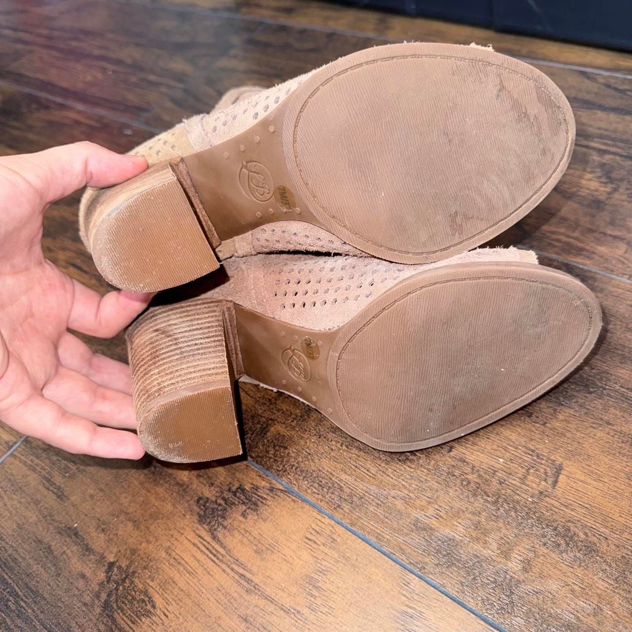 Lucky Brand Larise Booties Size 7M Tan Suede Perforated Peep Toe Heels 7