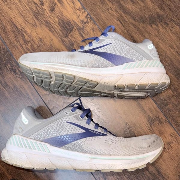 Brooks Adrenaline GTS 22 Size 10 2A Narrow Running Shoes Grey Purple