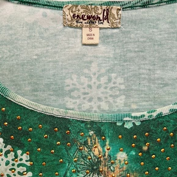 ONE WORLD Green Long-Sleeve Holiday Tree Top with Red & White Snowflakes Size S 3