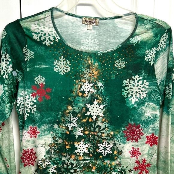 ONE WORLD Green Long-Sleeve Holiday Tree Top with Red & White Snowflakes Size S 4