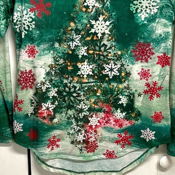 ONE WORLD Green Long-Sleeve Holiday Tree Top with Red & White Snowflakes Size S 5