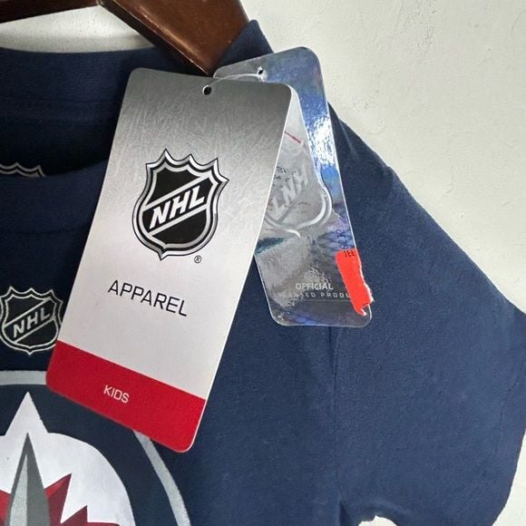 Winnipeg Jets Reebok NHL Team
Logo Hockey T-Shirt boys size. 5/6 6