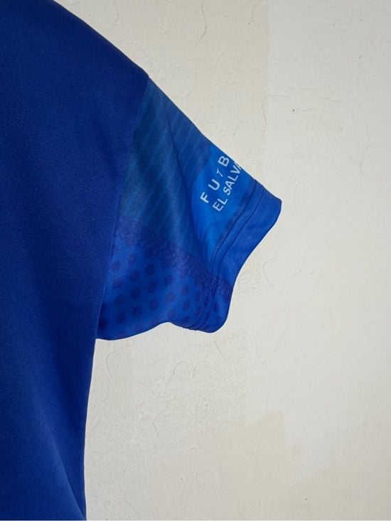 El Salvador Blue National Team Soccer Jersey Size Small Boys 11
