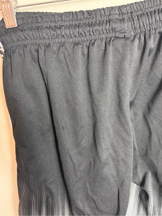 NBA Black Gradient Lakers Boys' Athletic Shorts 8