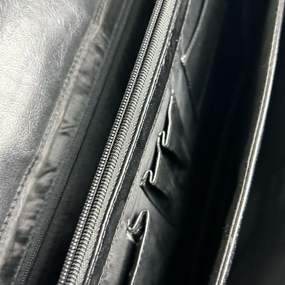 Kenneth Cole Midnight Black Leather Briefcase 10