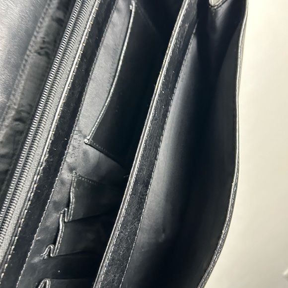 Kenneth Cole Midnight Black Leather Briefcase 12