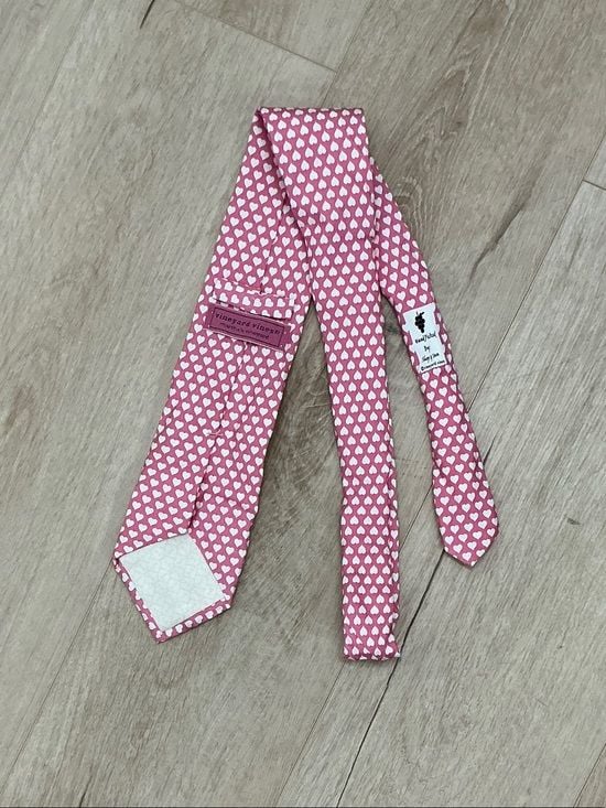 Vineyard Vines Pink Tie with White Heart Pattern 3