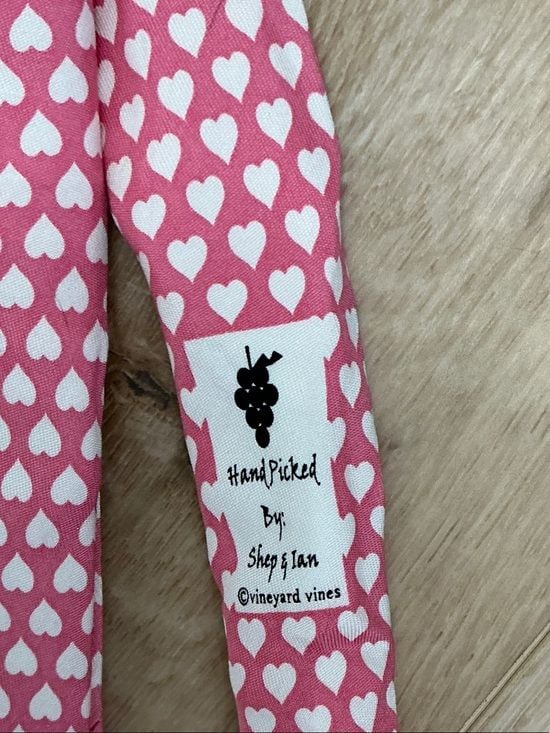 Vineyard Vines Pink Tie with White Heart Pattern 5