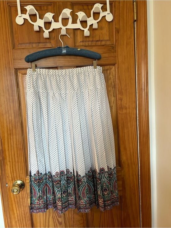 Vintage Lightweight Pleated Polka Dot Midi Skirt w/ Intricate Wide Paisley Hem 2