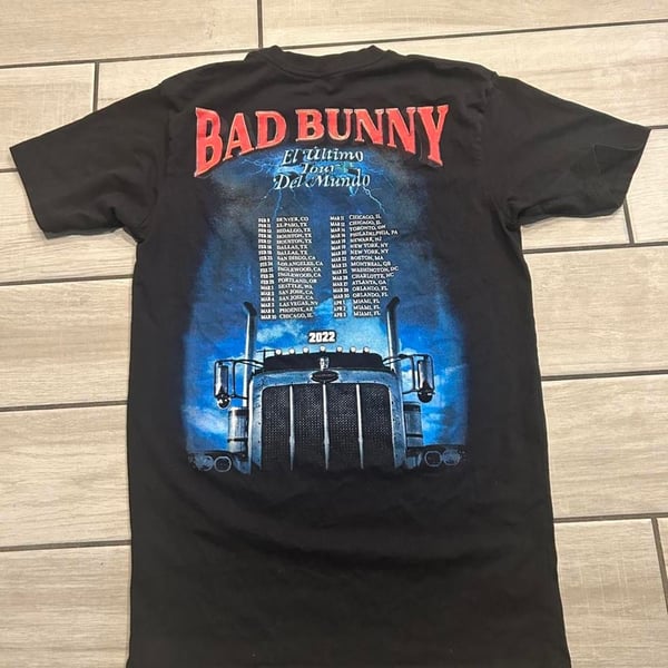 Bad Bunny El Ultimo Tour Del Mundo 2022 Concert T-Shirt M