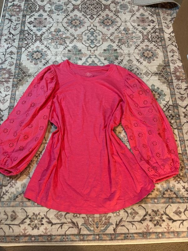 St. John’s Bay Top with cute detail sleeve size M 2