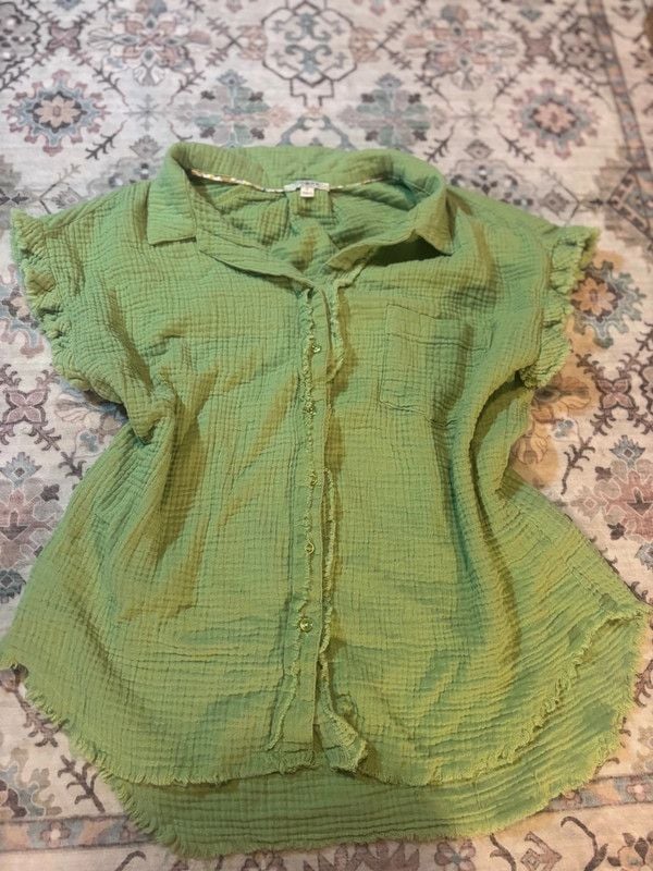 Umgee blouse size S 2
