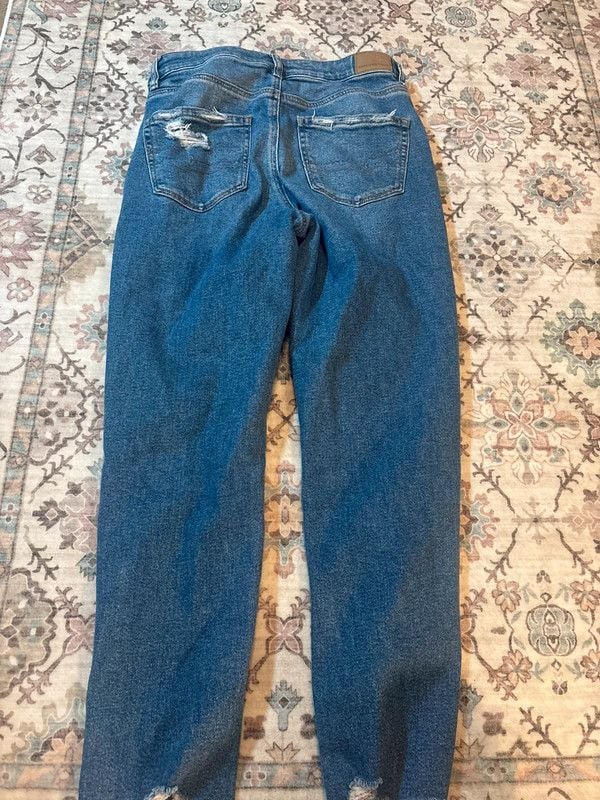 American Eagle Mom jeans size 4 R 6