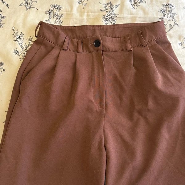 High-waisted Brown Slacks