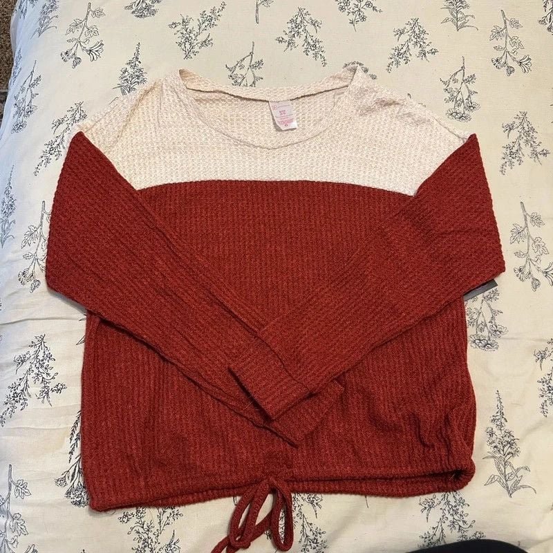 NWT No Boundaries Thin Sweater 2