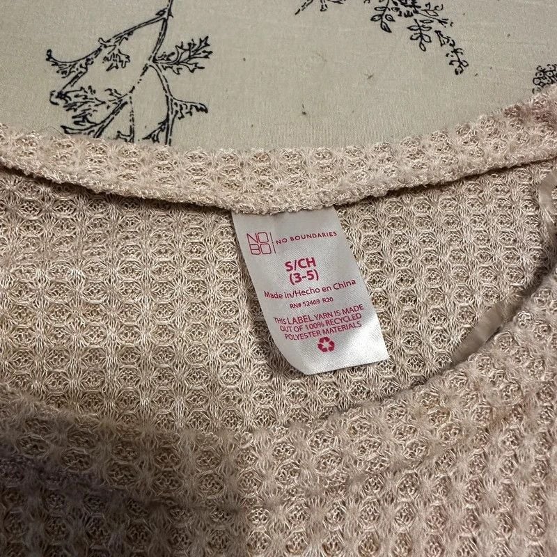 NWT No Boundaries Thin Sweater 3