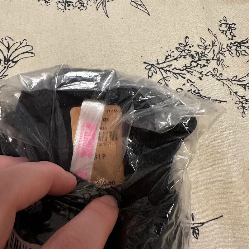New Ribbed Black V-cut Victoria Secret Undies 2