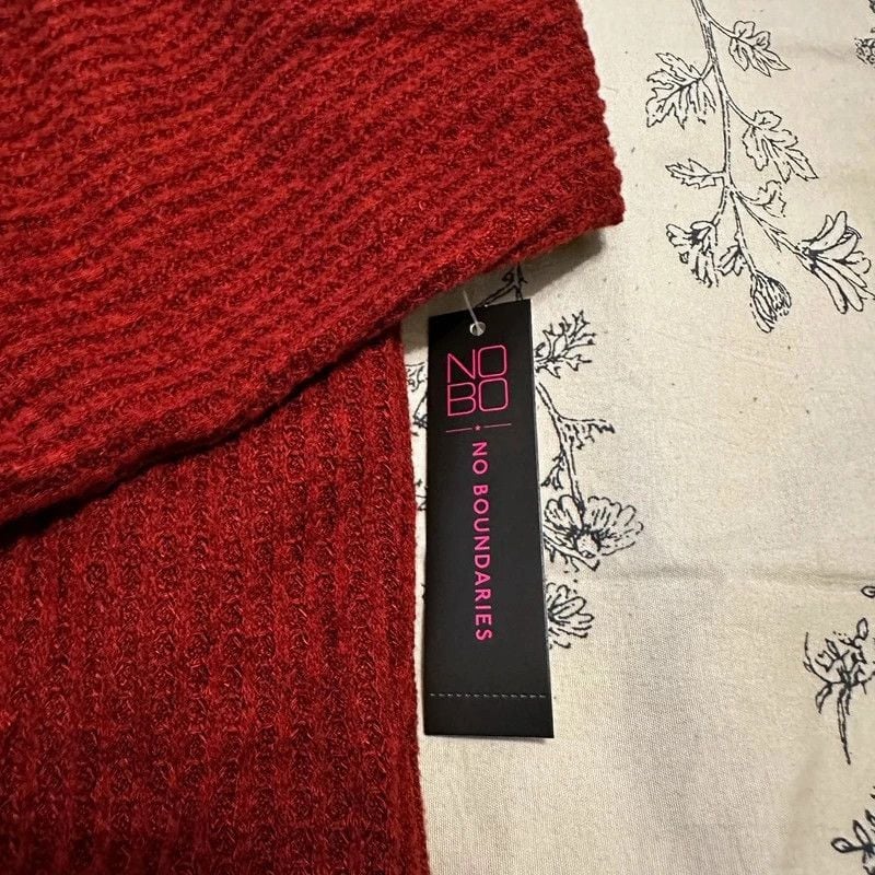 NWT No Boundaries Thin Sweater 4