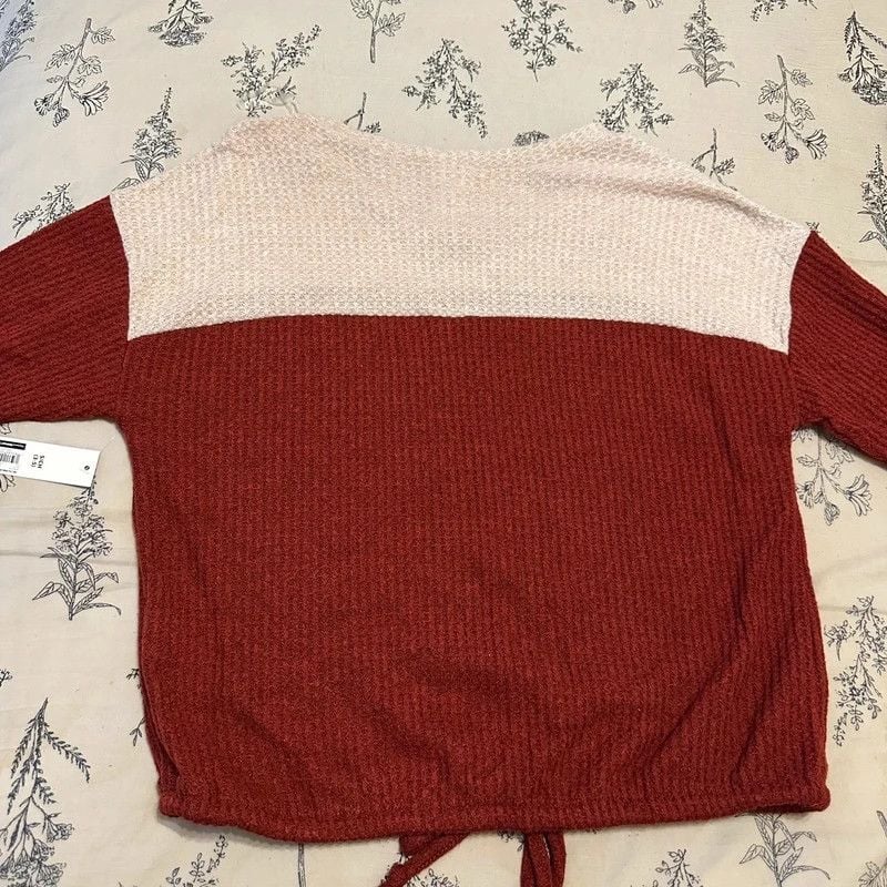 NWT No Boundaries Thin Sweater 6