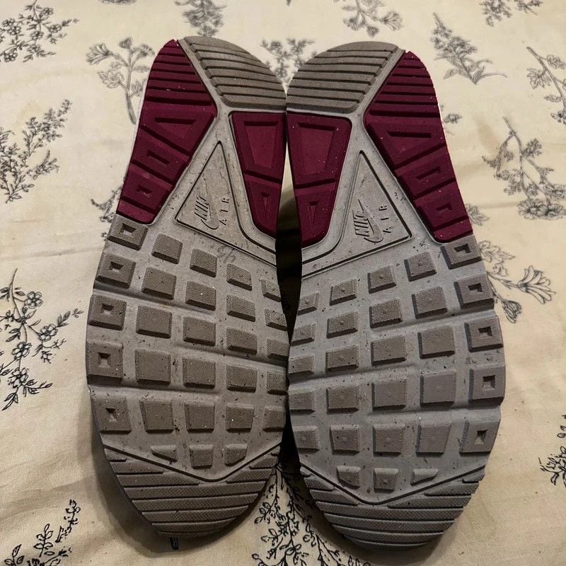Nike Air Sneakers (Run Small!) 7