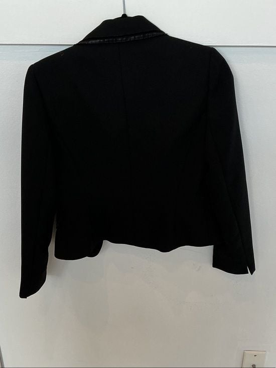 Tahari Black Women's Tailored Blazer with Trim 5