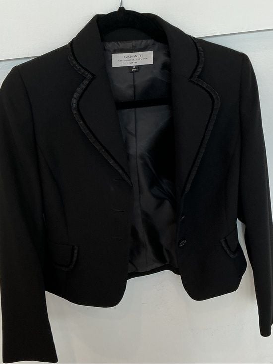 Tahari Black Women's Tailored Blazer with Trim 8