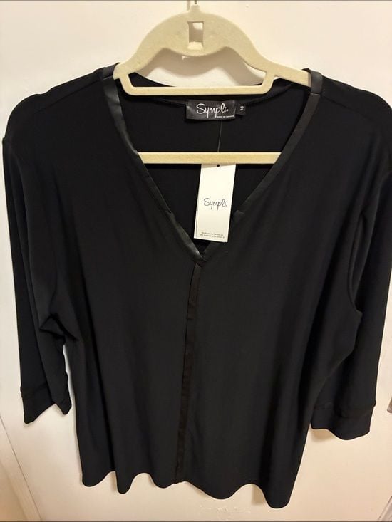 Sympli Black V-Neck 3/4 Sleeve Top 2