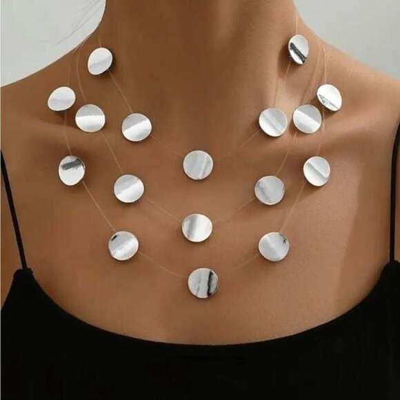 Boutique Elegant Silver Invisible Necklace Design 3