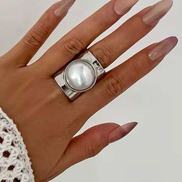 Vintage Inspired Oversized Pearl Ring – Elegant Fashion Jewelry