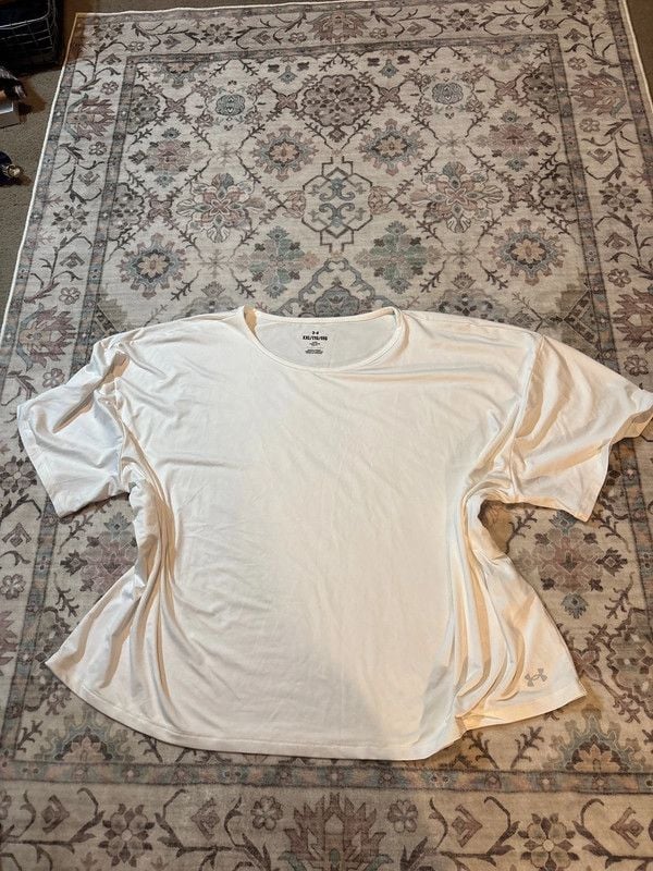 Under Armor Cropped tee size XXL 2
