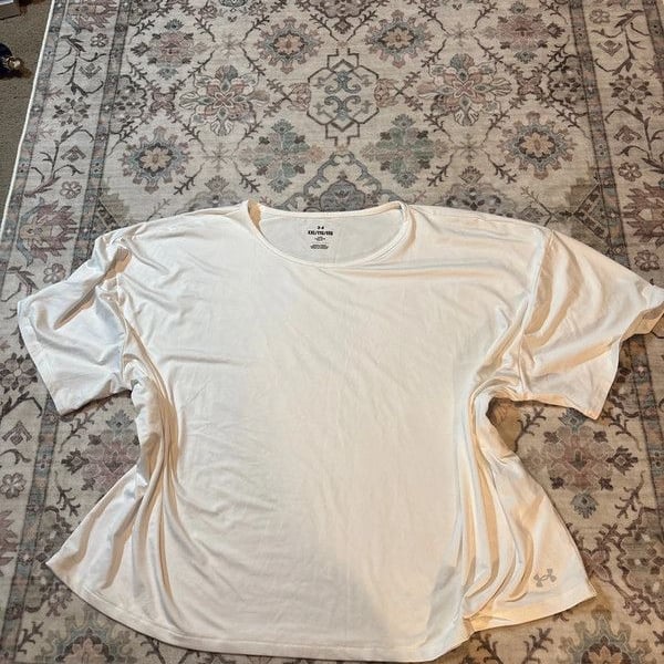 Under Armor Cropped tee size XXL